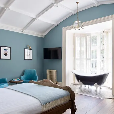 The Priory 4* Newport (Gwent)