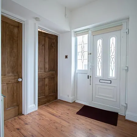 Carlton House Apartment *
