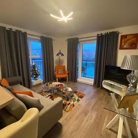 Luxury Riverside 2 Bedroomed With Balcony * Newport (Gwent)