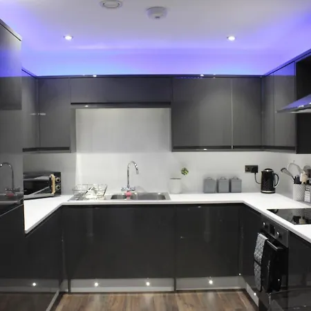 Stunning 2 Bedroom Penthouse Newport (Gwent)