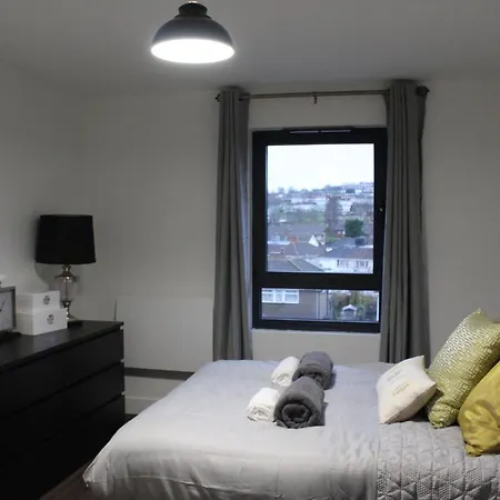 Stunning 2 Bedroom Penthouse * Newport (Gwent)
