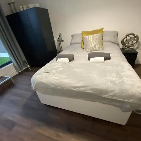 Apartment Stunning 2 Bedroom Penthouse