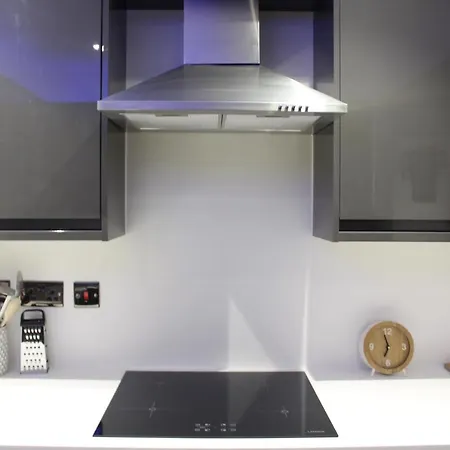 Stunning 2 Bedroom Penthouse Apartment Newport (Gwent)