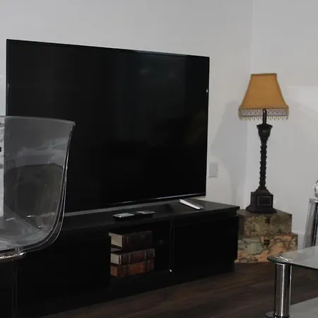 Stunning 2 Bedroom Penthouse Newport (Gwent)