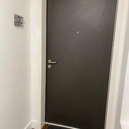 Stunning 2 Bedroom Penthouse Apartment Newport (Gwent)