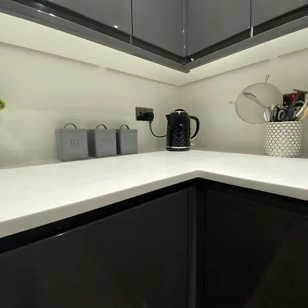 Stunning 2 Bedroom Penthouse Apartment