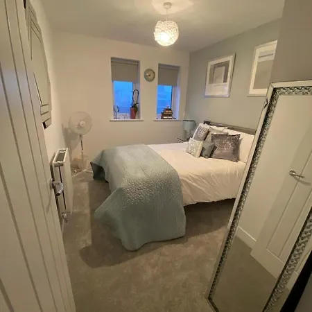 Luxury Riverside 2 Bedroomed With Balcony * Newport (Gwent)