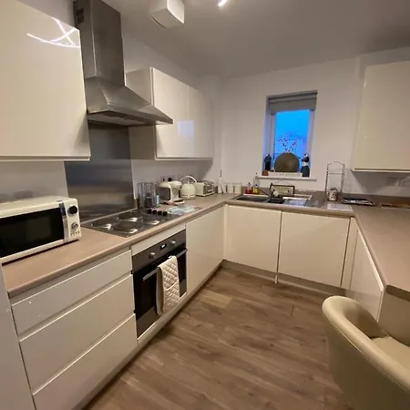 Luxury Riverside 2 Bedroomed With Balcony Apartment *