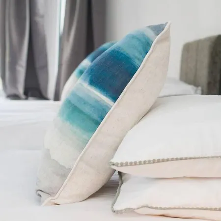 House Sleeps 9 - Mycityhaven