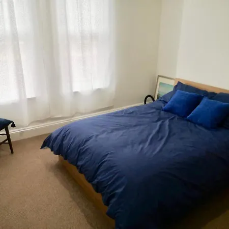 Spacious 2 Bedroom With Free Parking - Jct 27 Cardiff Side Of Apartment Newport (Gwent)