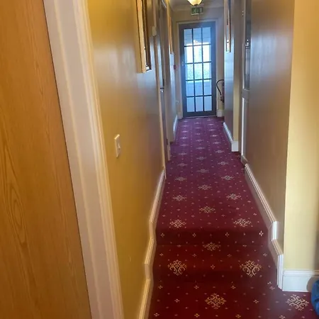 Guest house Milton Hotel Llanwern Village 3*