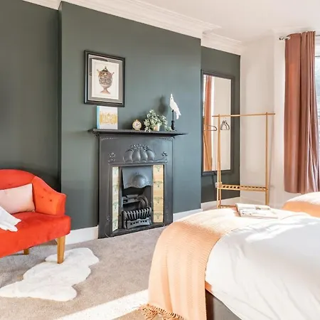 Ty Hapus - Luxury 4 Bedroom Holiday home