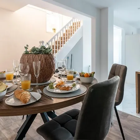 Ty Hapus - Luxury 4 Bedroom Holiday home *