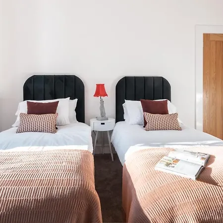 Holiday home Ty Hapus - Luxury 4 Bedroom Newport (Gwent)