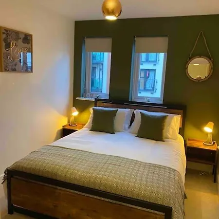 Luxury 2 Bedroom Waterfront With Balcony
