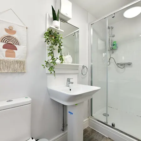 Holiday home Pass The Keys Perfectly Located Stylish 2 Bed With Parking *
