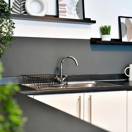 Pass The Keys Perfectly Located Stylish 2 Bed With Parking Holiday home