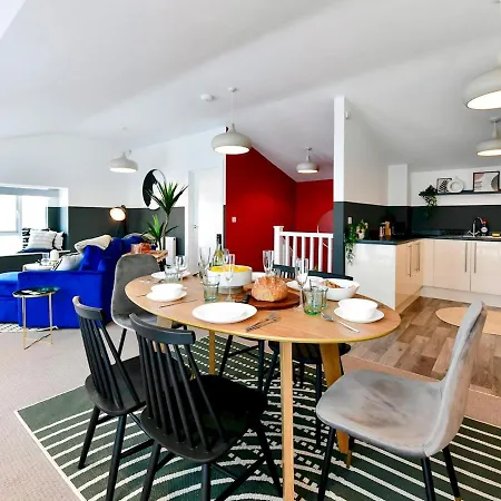 Pass The Keys Perfectly Located Stylish 2 Bed With Parking * Newport (Gwent)