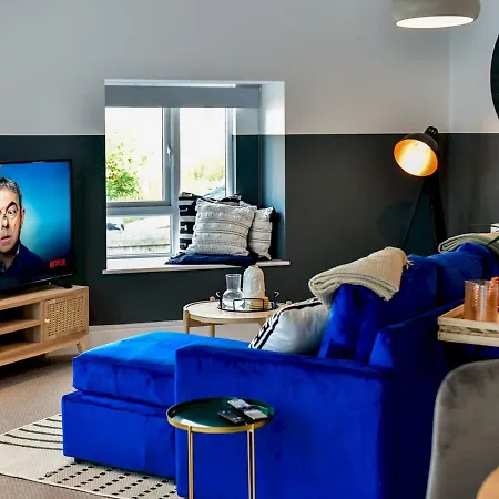 Pass The Keys Perfectly Located Stylish 2 Bed With Parking *