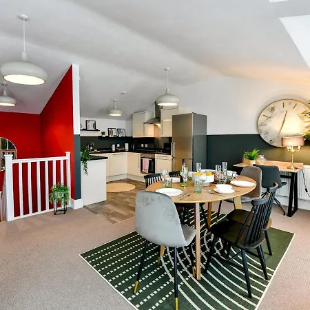 Pass The Keys Perfectly Located Stylish 2 Bed With Parking * Newport (Gwent)