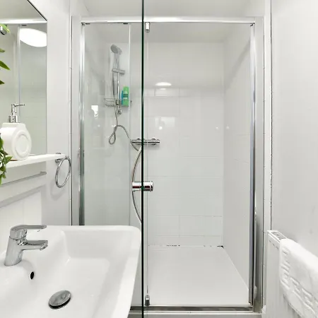 Holiday home Pass The Keys Perfectly Located Stylish 2 Bed With Parking Newport (Gwent)