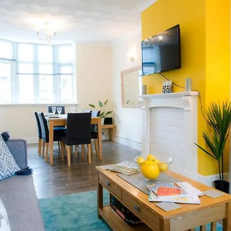 Newport House Sleeps 5 Near Junction 27 On M4 Holiday home Newport (Gwent)