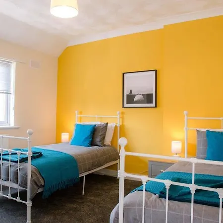 Newport House Sleeps 5 Near Junction 27 On M4 Holiday home Newport (Gwent)