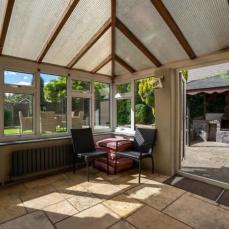 Remarkable 4-bed In Cearleon * Newport (Gwent)