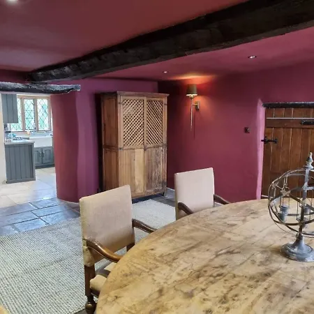 Remarkable 4-bed In Cearleon Newport (Gwent)