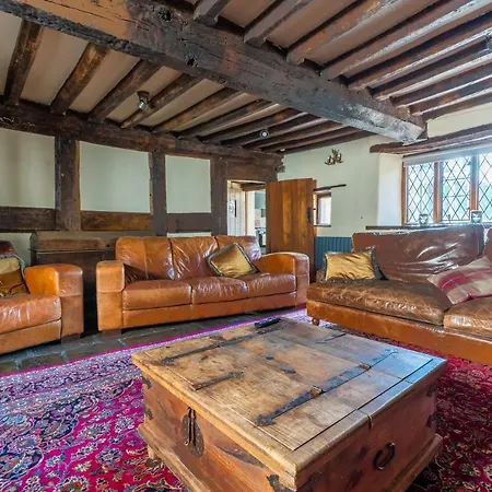 Remarkable 4-bed In Cearleon *
