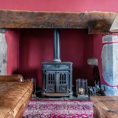 Remarkable 4-bed In Cearleon Newport (Gwent)