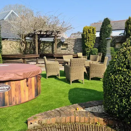 Remarkable 4-bed In Cearleon * Newport (Gwent)