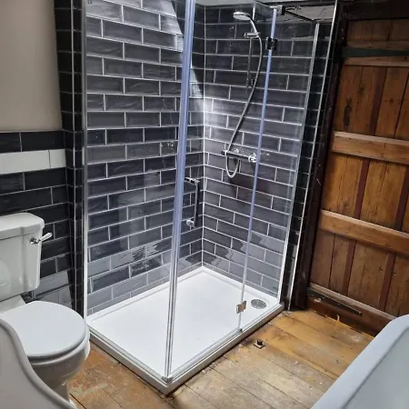Holiday home Remarkable 4-bed In Cearleon Newport (Gwent)