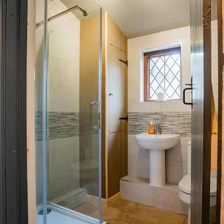 Remarkable 4-bed In Cearleon Newport (Gwent)