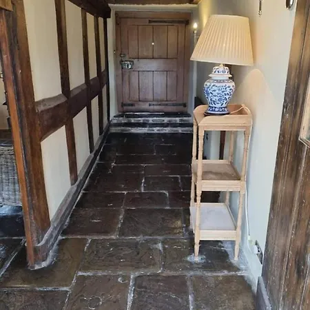 Remarkable 4-bed In Cearleon