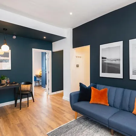 Crescent Apartment