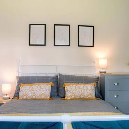 Newport House Sleeps 5 Near Junction 27 On M4