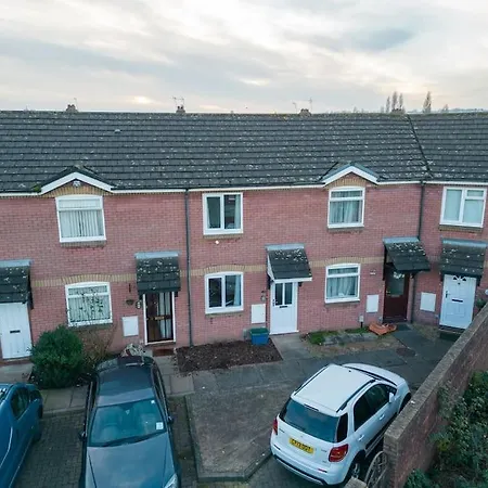 Holiday home The Mews, Amazing 2 Bedroom Excellent Location, Parking, Perfect For Contractors Newport (Gwent)
