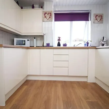 3 Bedroom Family Newport, Located Next To M4 Holiday home