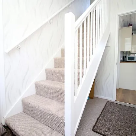 3 Bedroom Family Newport, Located Next To M4 * Newport (Gwent)