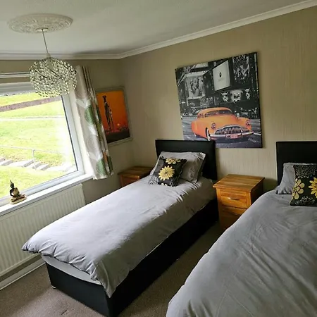 3 Bedroom Family Newport, Located Next To M4 Holiday home Newport (Gwent)