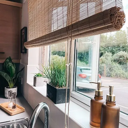 Hollybush Apartment, By Solace Newport (Gwent)