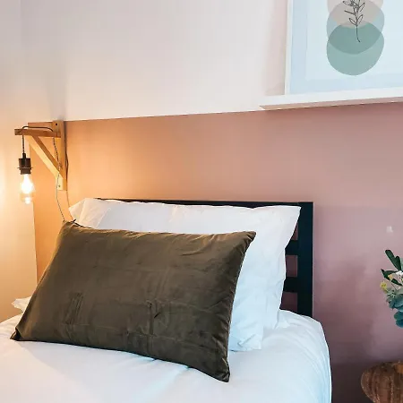 Hollybush Apartment, By Solace Apartment *