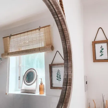 Apartment Hollybush Apartment, By Solace Newport (Gwent)