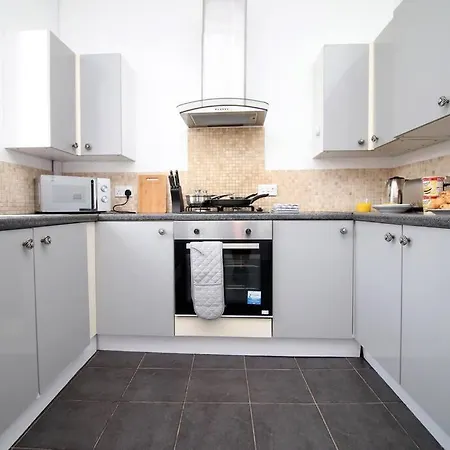 Holiday House For 7 Guests, Free Wi-fi & Self Check-in Explore Newport (Gwent)
