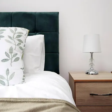 Holiday House For 7 Guests, Free Wi-fi & Self Check-in Explore *