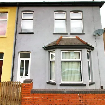 Holiday House For 7 Guests, Free Wi-fi & Self Check-in Explore Holiday home *