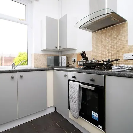 Holiday House For 7 Guests, Free Wi-fi & Self Check-in Explore Newport (Gwent)