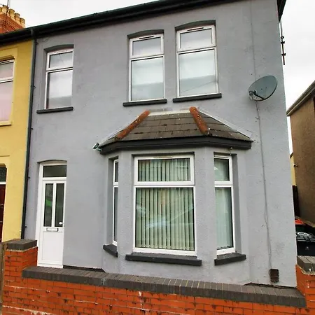 Holiday House For 7 Guests, Free Wi-fi & Self Check-in Explore Holiday home