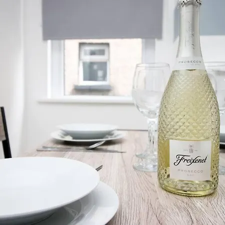 Holiday House For 7 Guests, Free Wi-fi & Self Check-in Explore Holiday home Newport (Gwent)